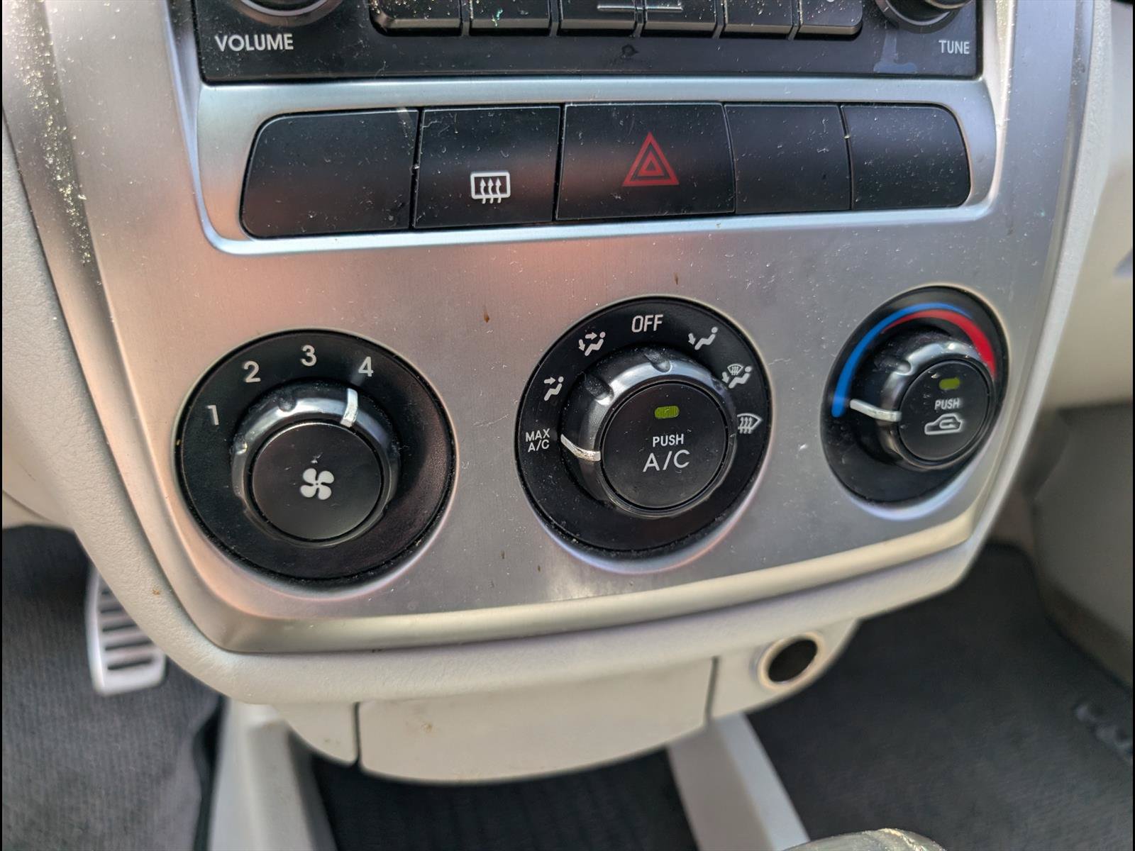 Used 2005 Kia Spectra LX FWD image 16