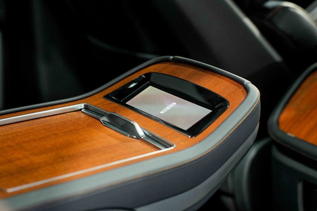 Used 2025 Lincoln Navigator Black Label image 32
