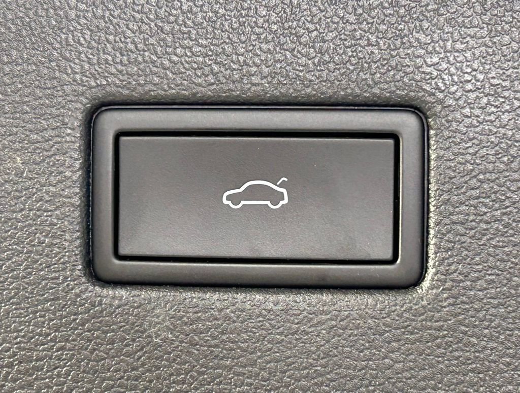 Used 2022 Volkswagen Tiguan SEL R-Line image 15