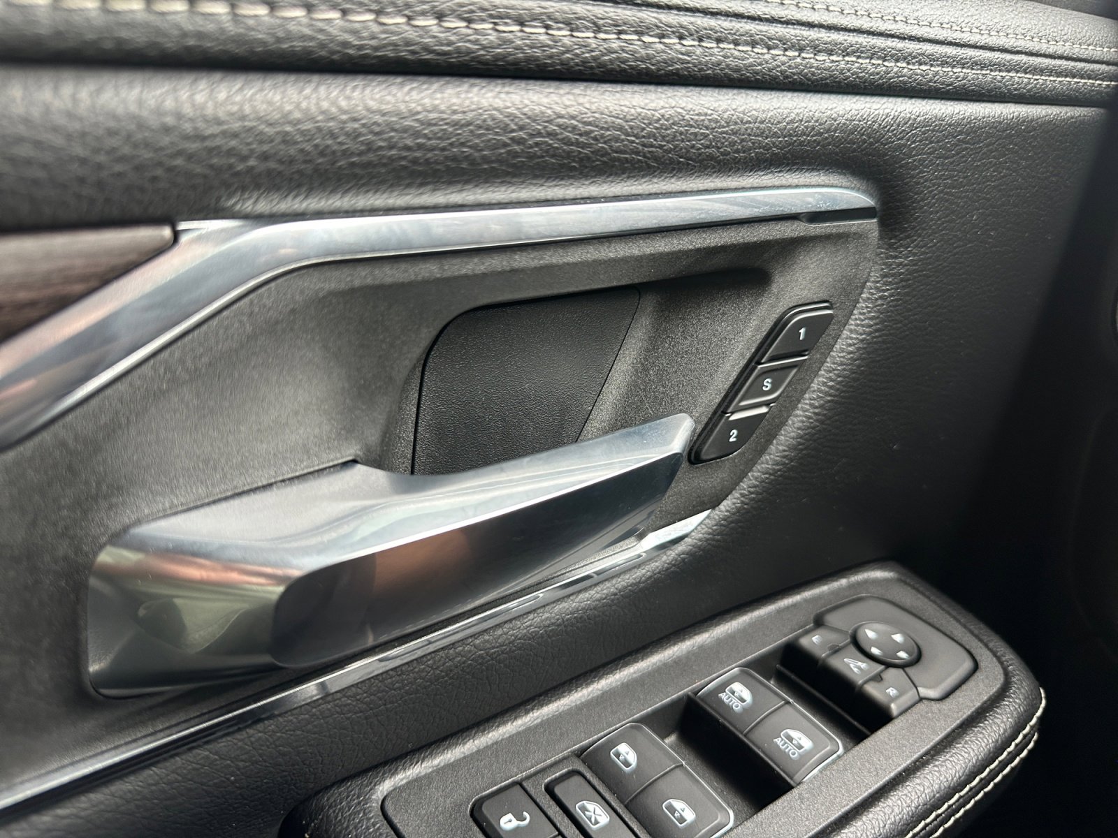 Used 2025 RAM 1500 Laramie image 17