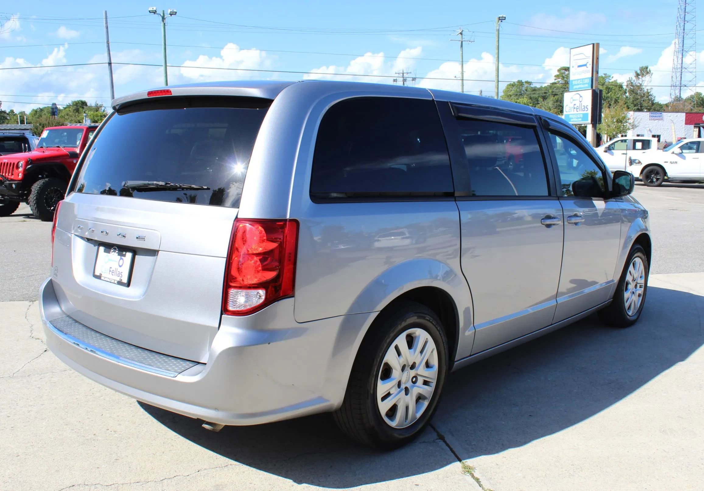 Used 2018 Dodge Grand Caravan SE image 5