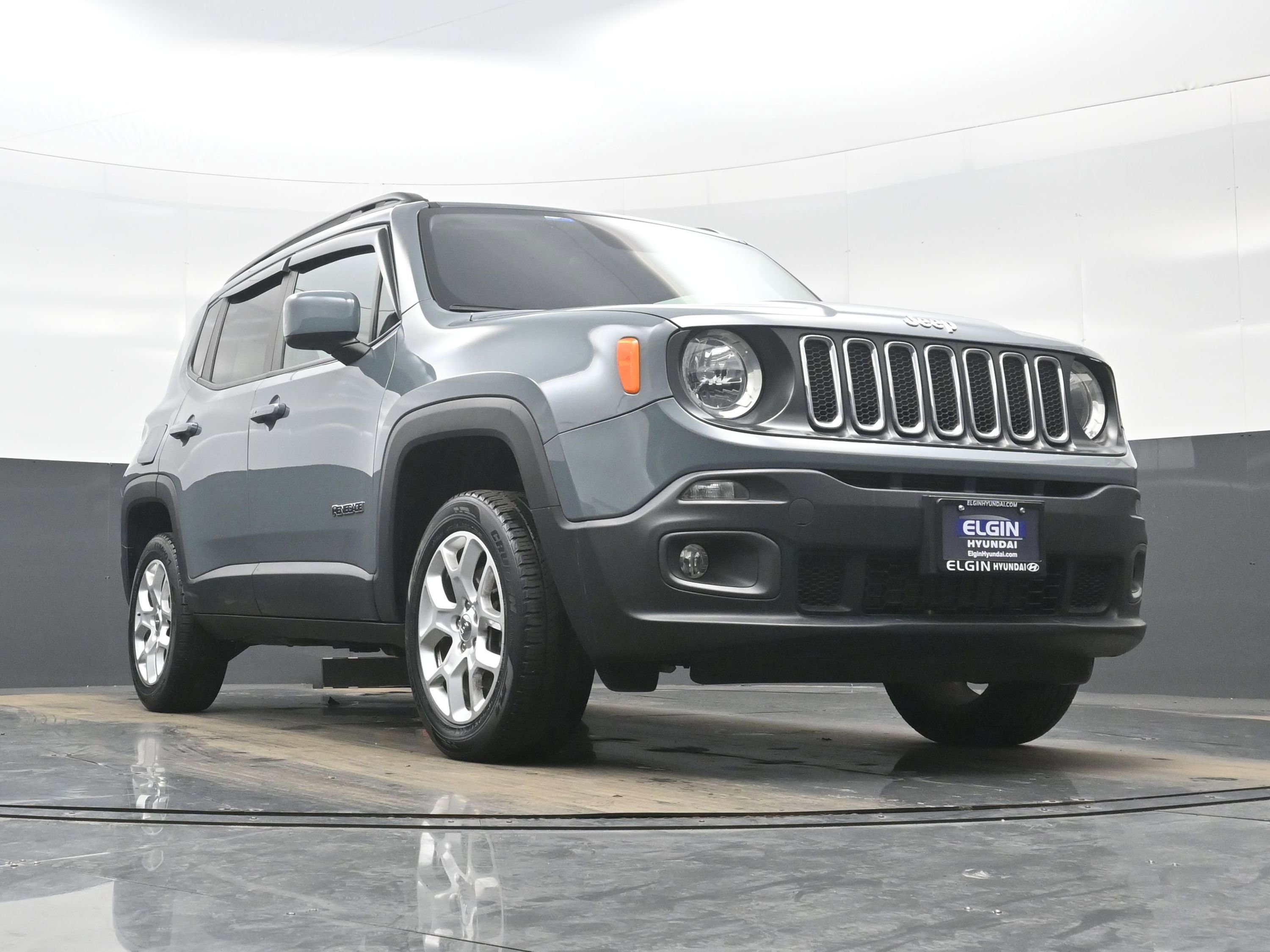 Used 2018 Jeep Renegade Latitude w/ Cold Weather Group image 28