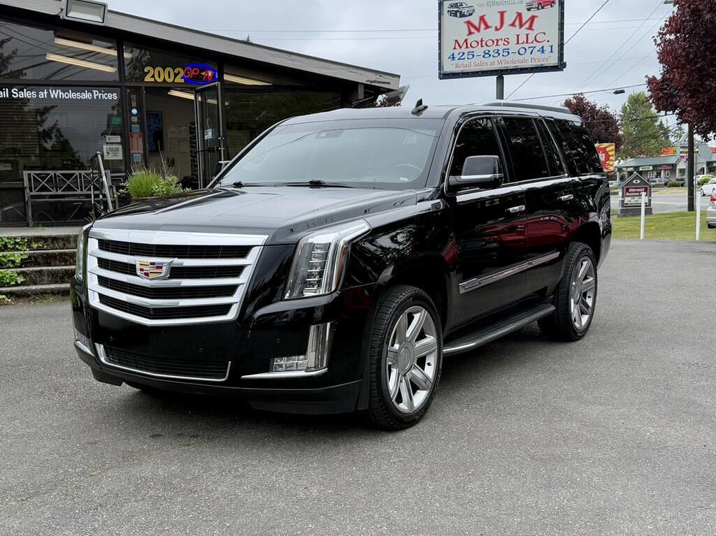 Used 2016 Cadillac Escalade Luxury image 2