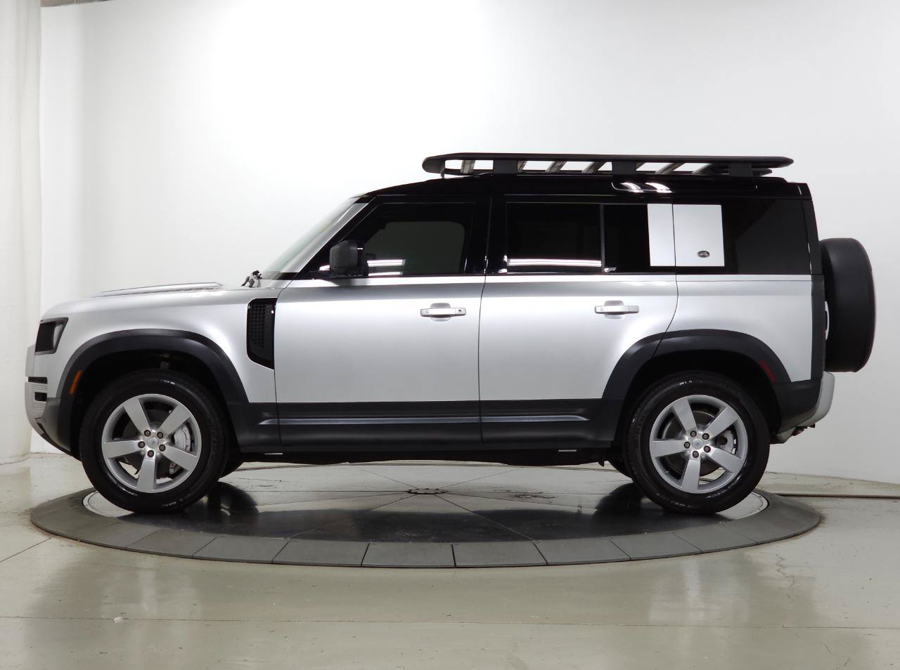 Used 2020 Land Rover Defender 110 First Edition AWD/4WD image 5