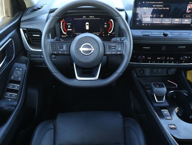 Used 2024 Nissan Rogue Platinum image 9