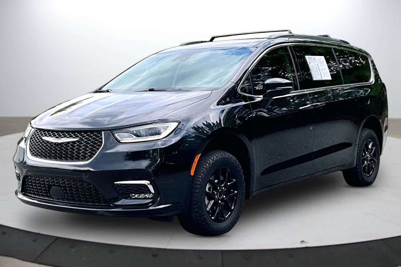 Used 2022 Chrysler Pacifica Touring-L FWD image 4