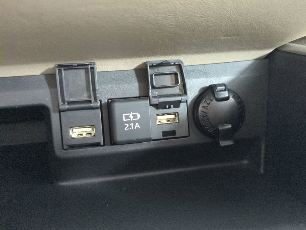 Used 2021 Toyota Highlander XLE image 28