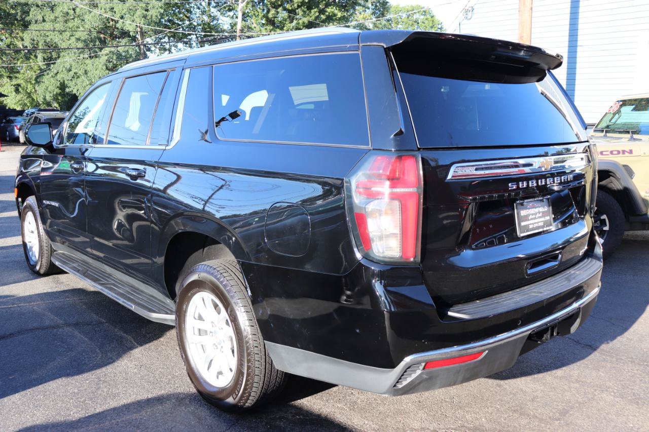 Used 2023 Chevrolet Suburban LT AWD/4WD image 3