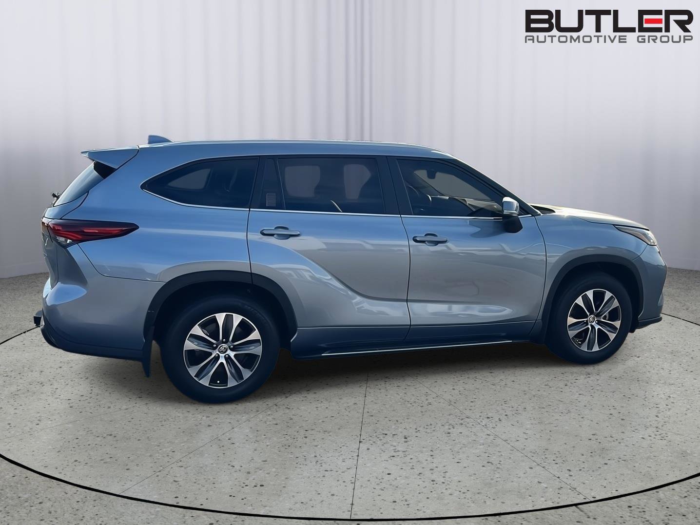 Certified 2024 Toyota Highlander XLE FWD image 7