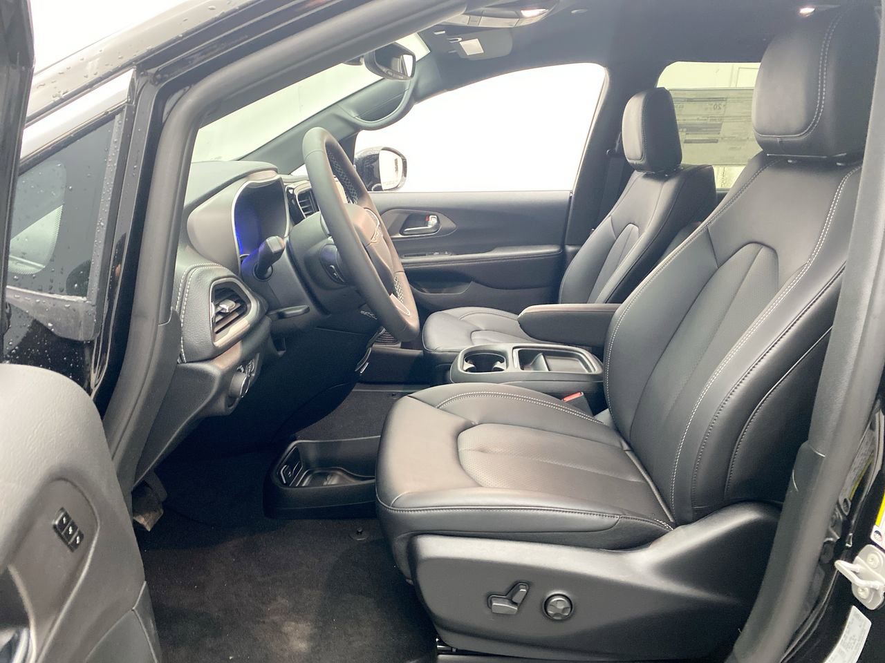 New 2027 Chrysler Pacifica Select w/ Family Tech Group AWD/4WD image 14
