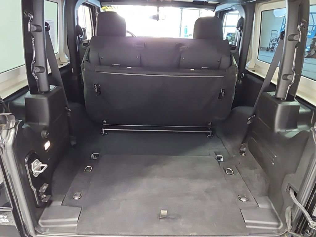Used 2022 Jeep Wrangler Sport AWD/4WD image 31