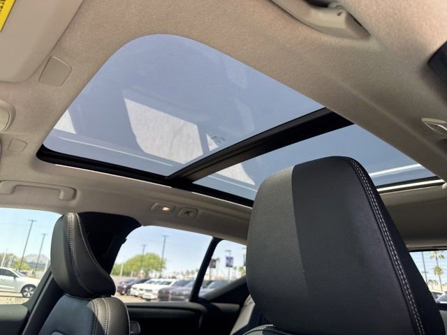 New 2025 Volvo XC40 B5 Core w/ Climate Package image 17