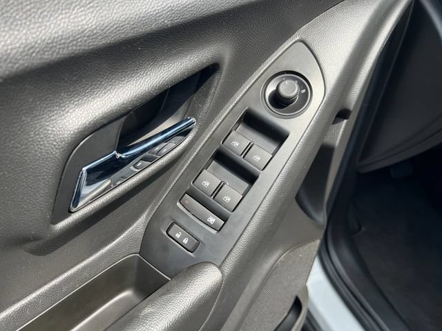 Used 2021 Chevrolet Trax LS w/ Tint and Cruise Package FWD image 11