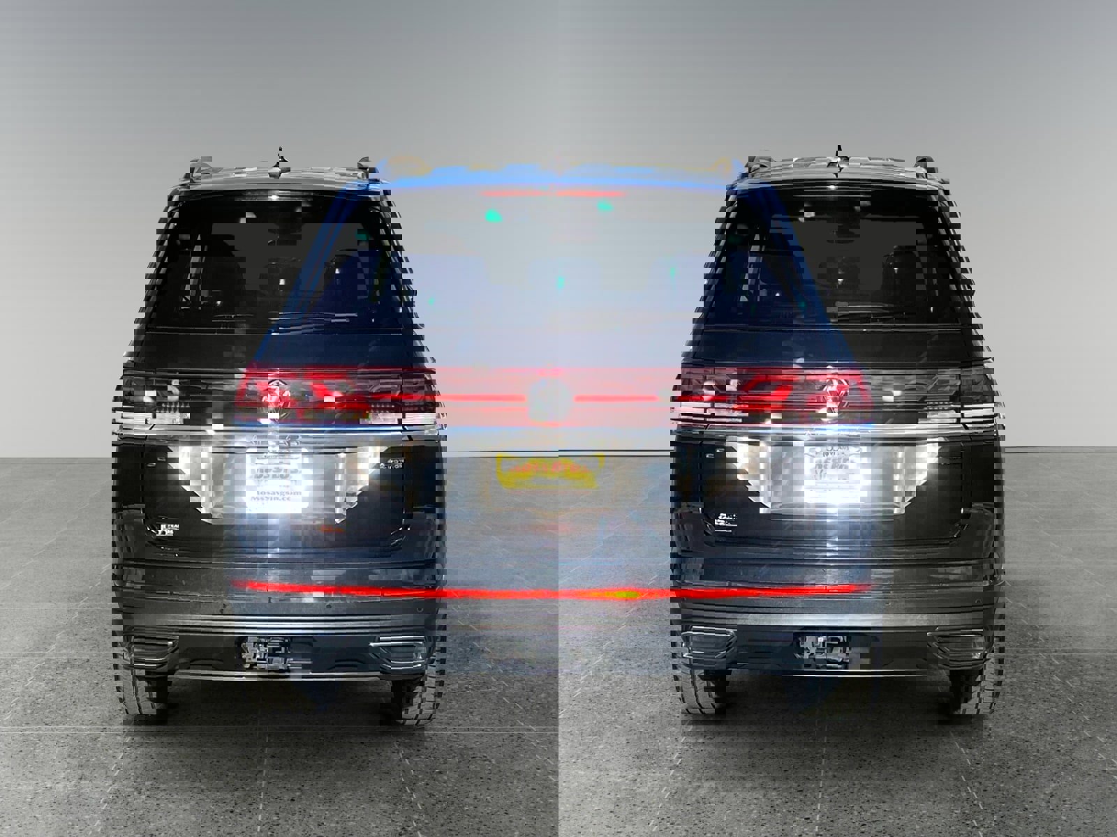 Used 2024 Volkswagen Atlas SE AWD/4WD image 4