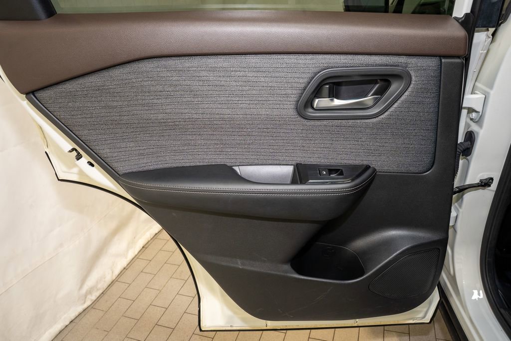 Certified 2023 Nissan Rogue SV image 9