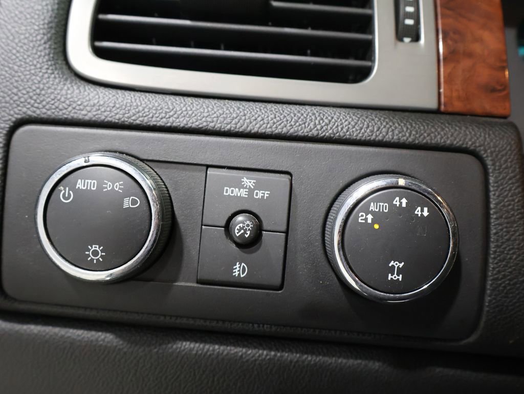 Used 2008 Chevrolet Suburban LT image 33