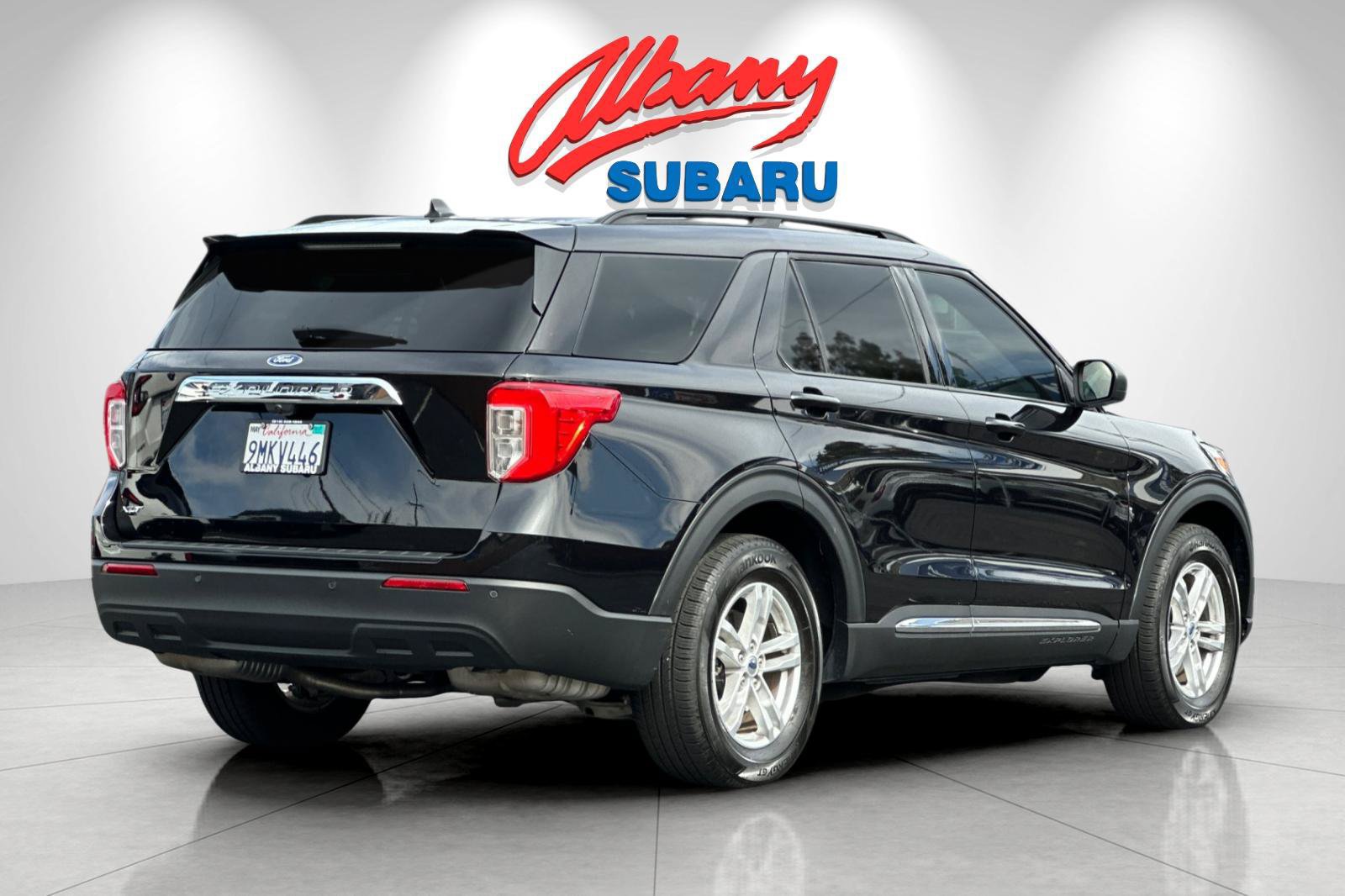 Used 2024 Ford Explorer XLT RWD image 4