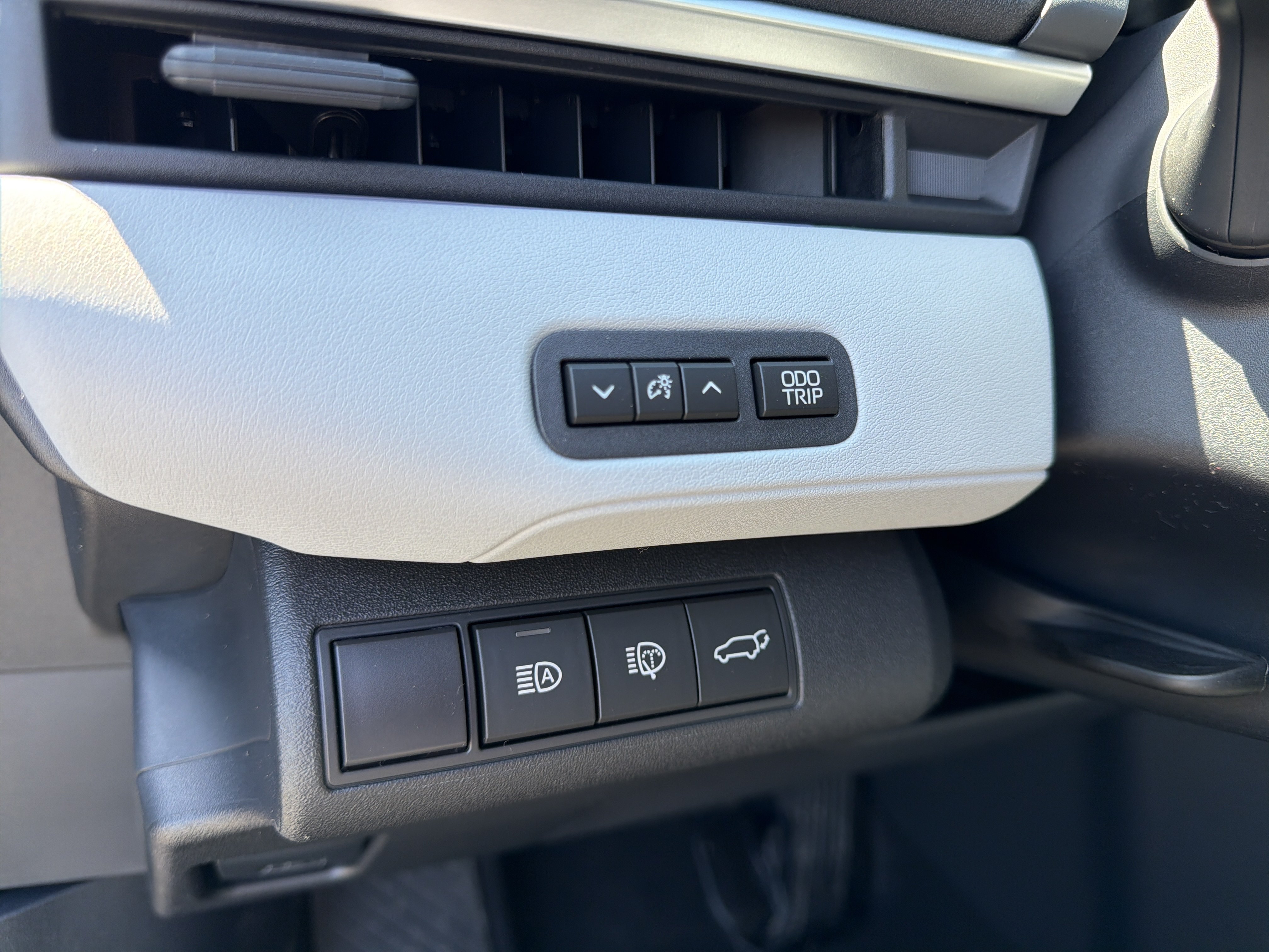 New 2026 Subaru Solterra AWD/4WD image 15