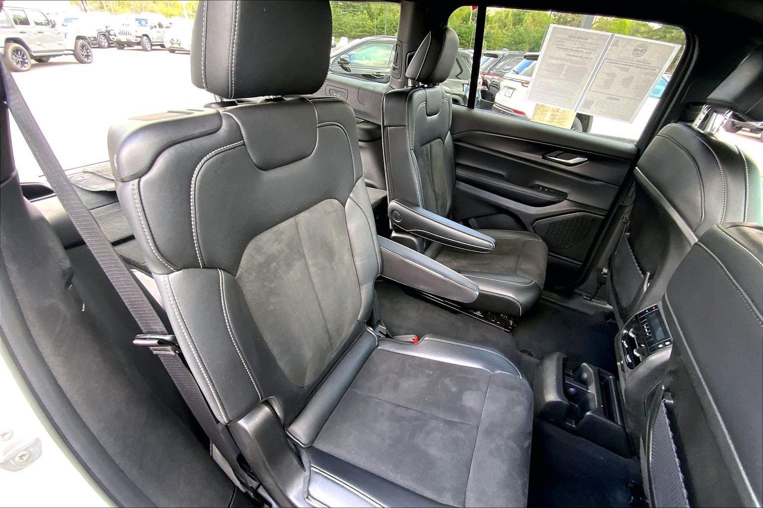 Certified 2025 Jeep Grand Cherokee L Altitude AWD/4WD image 19