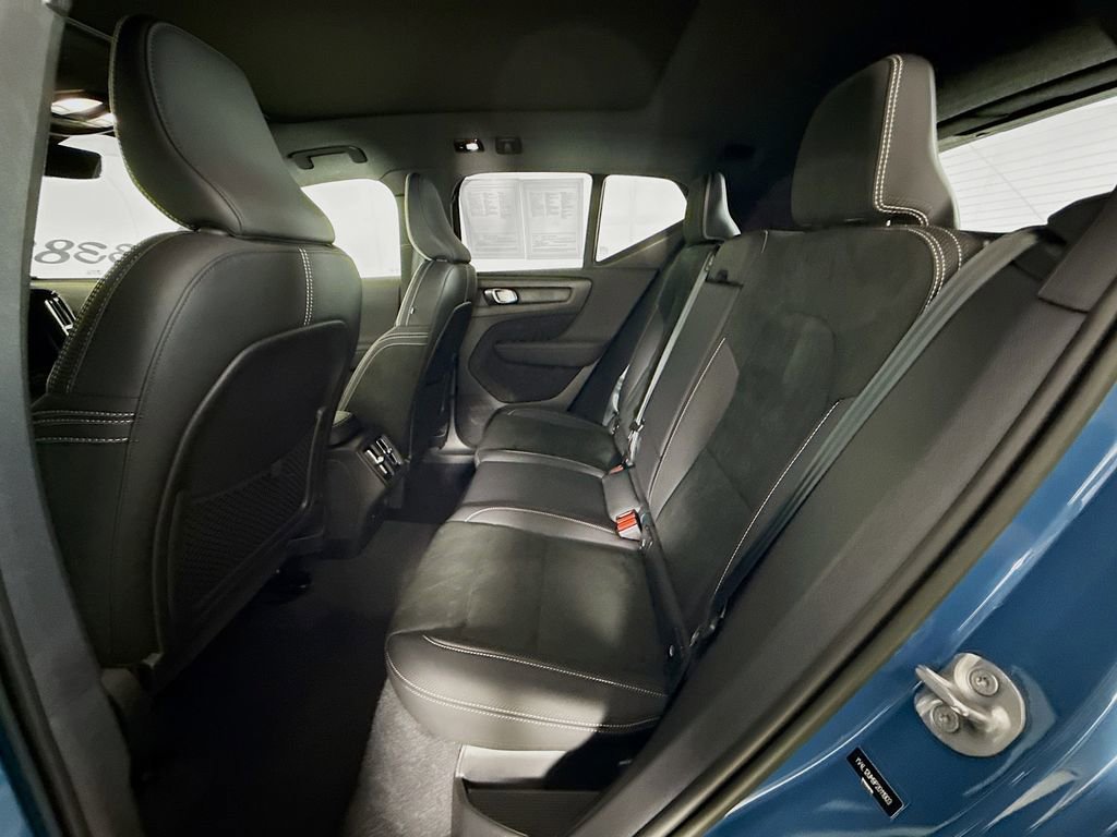 Used 2023 Volvo XC40 B5 Ultimate w/ Protection Package Premier image 26