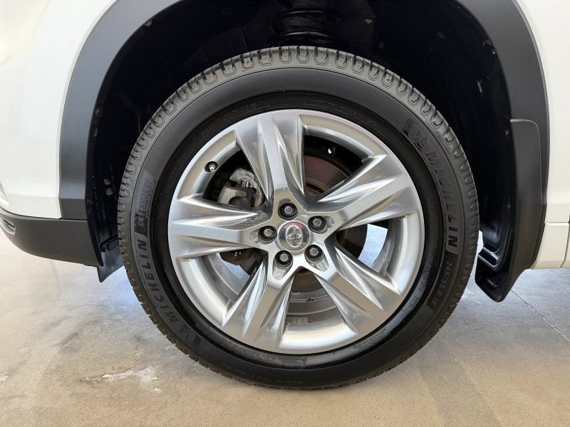 Used 2014 Toyota Highlander Limited FWD image 11