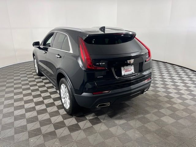 Used 2023 Cadillac XT4 Luxury w/ Cold Weather Package AWD/4WD image 5