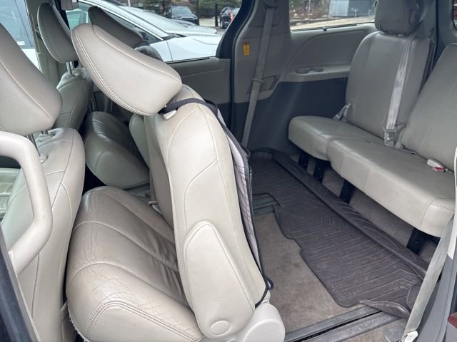 Used 2014 Toyota Sienna XLE w/ XLE Premium Package image 10