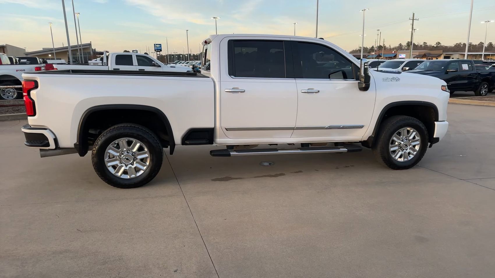 Used 2025 Chevrolet Silverado 2500 High Country w/ High Country Premium Package AWD/4WD image 2