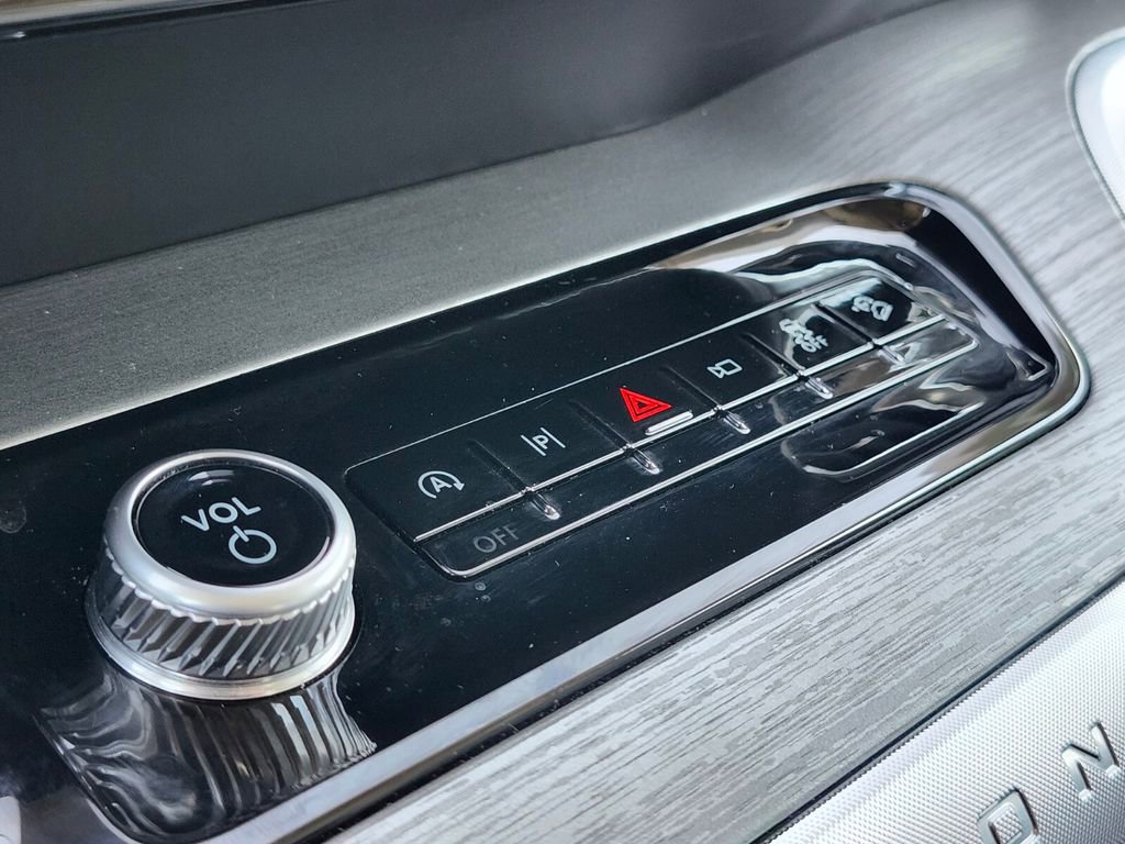 Certified 2025 Ford Expedition Platinum image 29