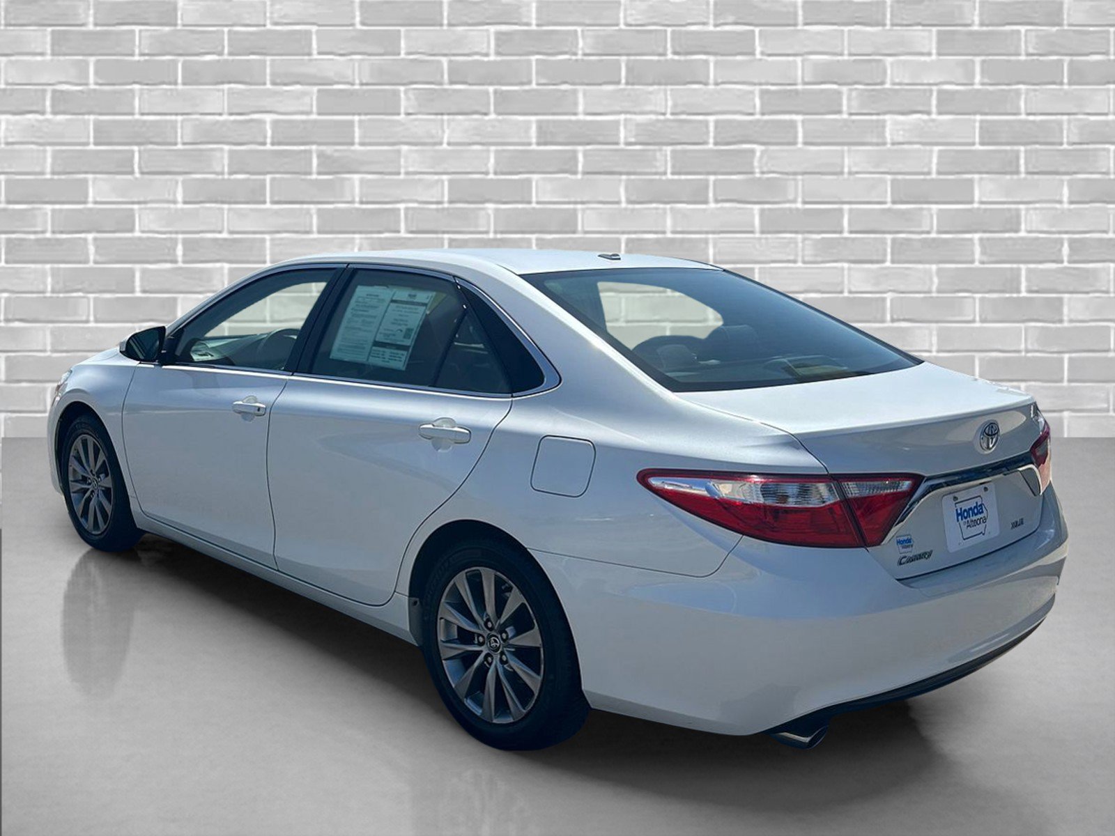 Used 2015 Toyota Camry XLE FWD image 3