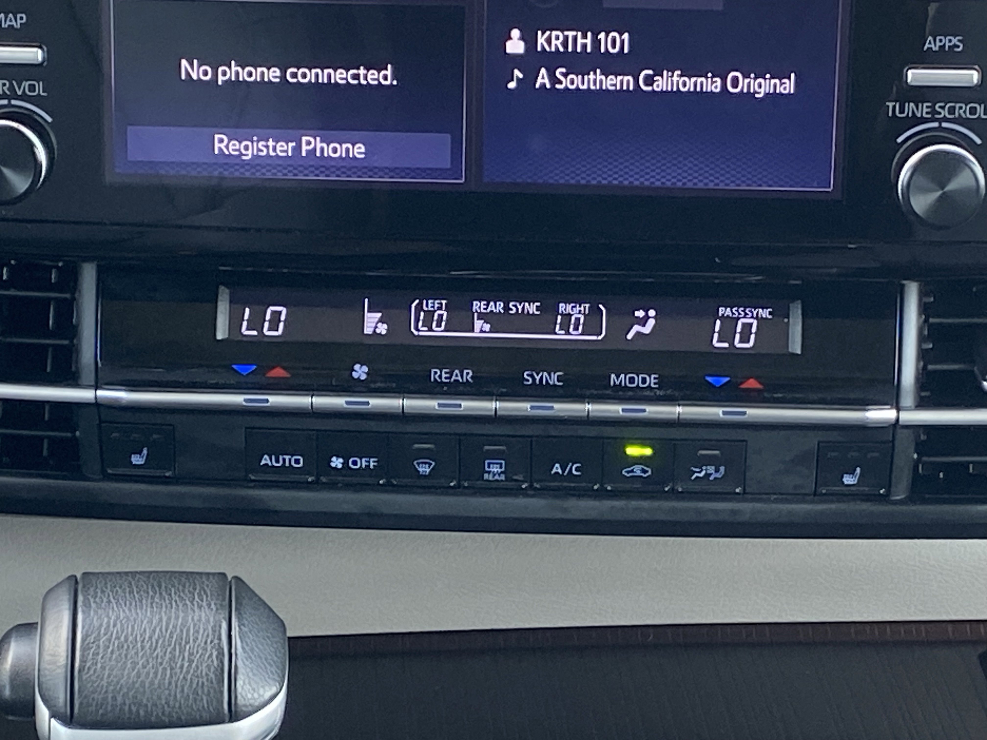 Certified 2024 Toyota Sienna XLE FWD image 14