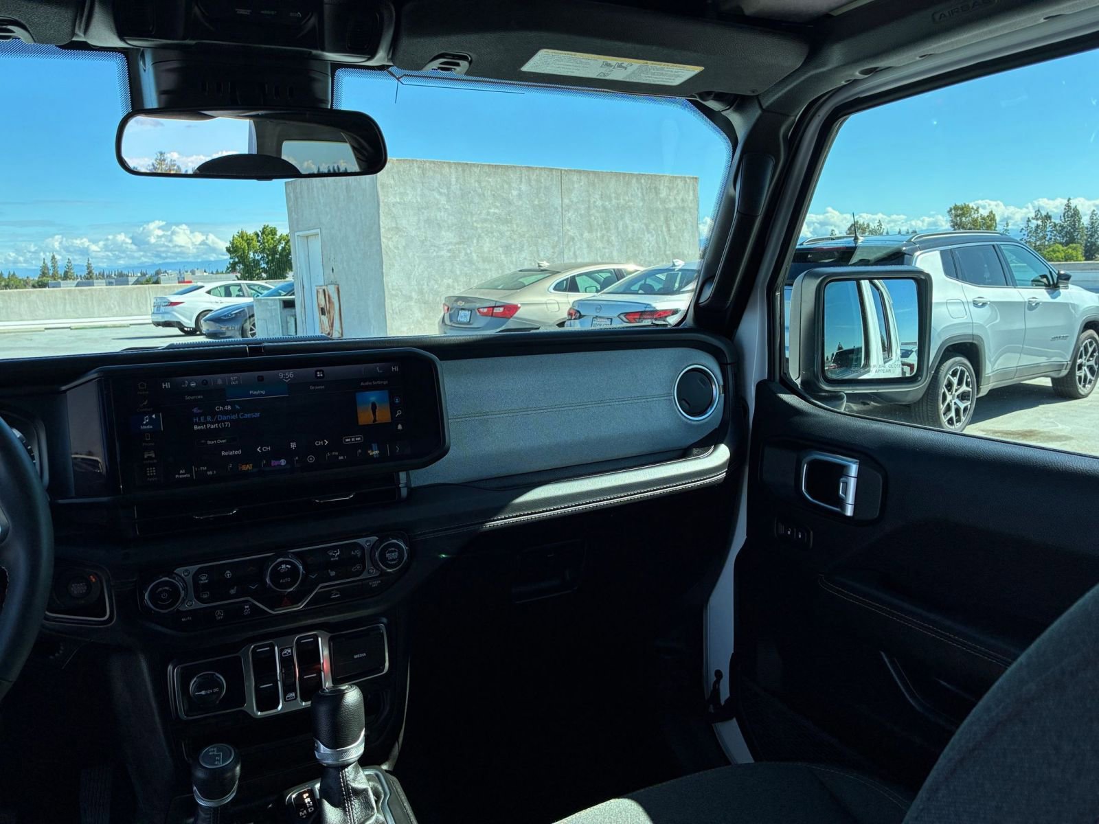 Used 2025 Jeep Wrangler Sahara AWD/4WD image 35
