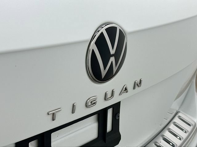 Used 2022 Volkswagen Tiguan SEL R-Line AWD/4WD image 29
