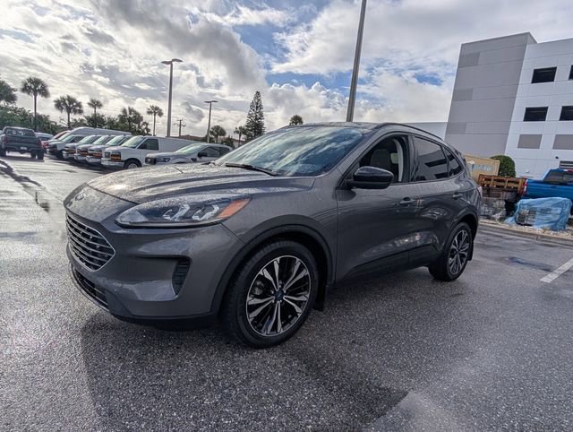 Certified 2021 Ford Escape SE w/ SE Sport Appearance Package image 3