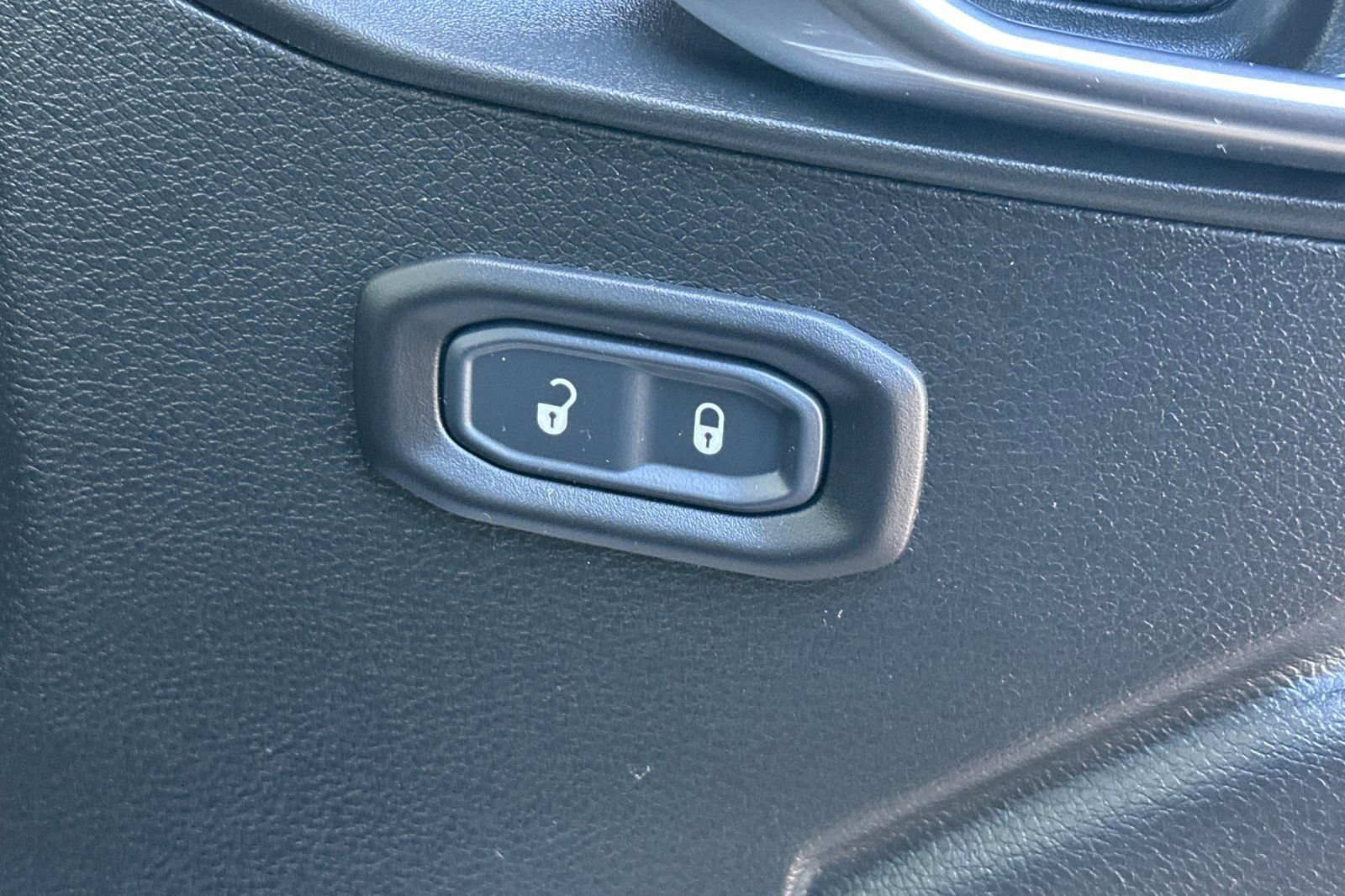 Used 2023 Jeep Wrangler Unlimited w/ Cold Weather Group image 22