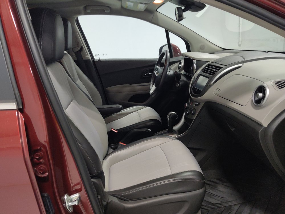 Used 2016 Chevrolet Trax LT w/ LT Convenience Package FWD image 21