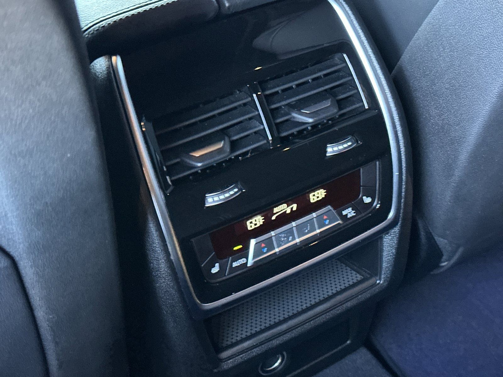 Used 2020 BMW X5 xDrive40i w/ Premium Package image 13