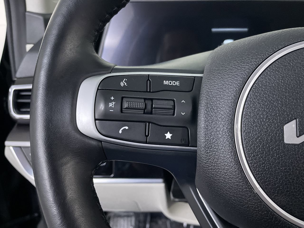 Used 2023 Kia Sportage EX AWD/4WD image 27