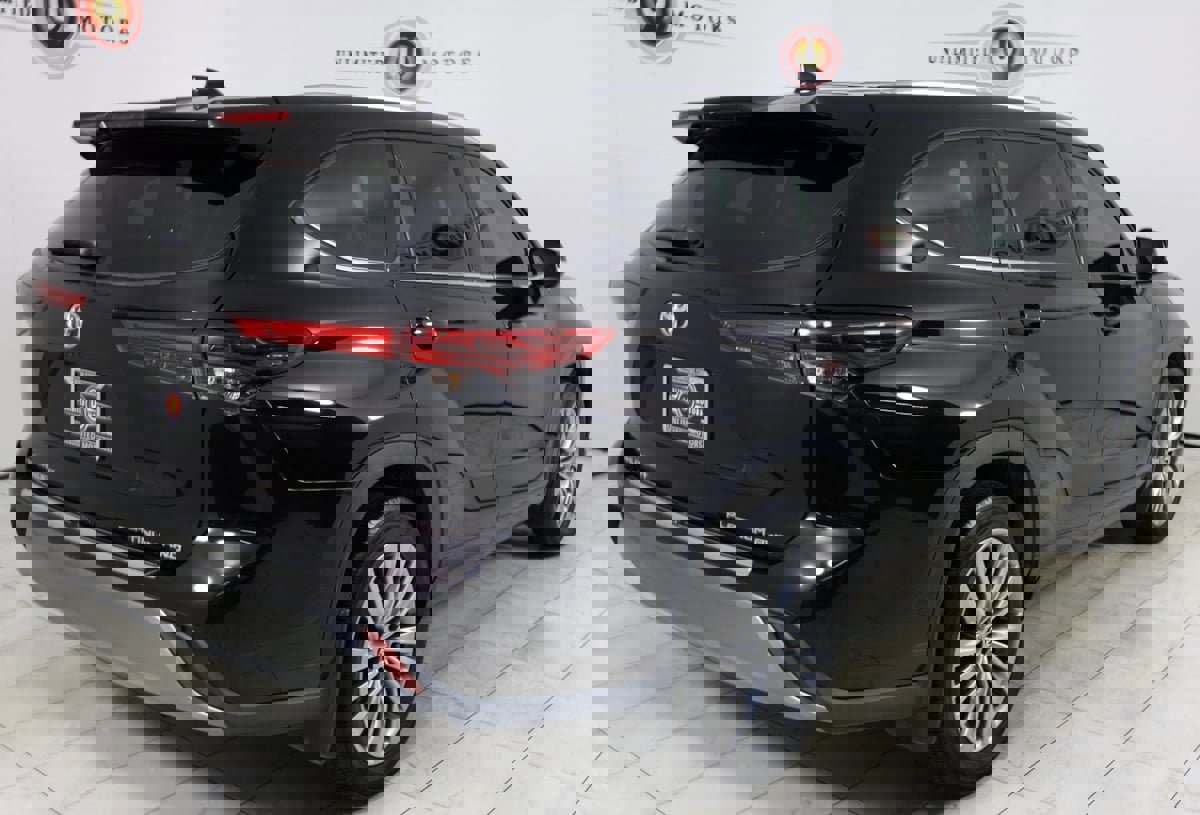 Used 2021 Toyota Highlander Platinum image 3