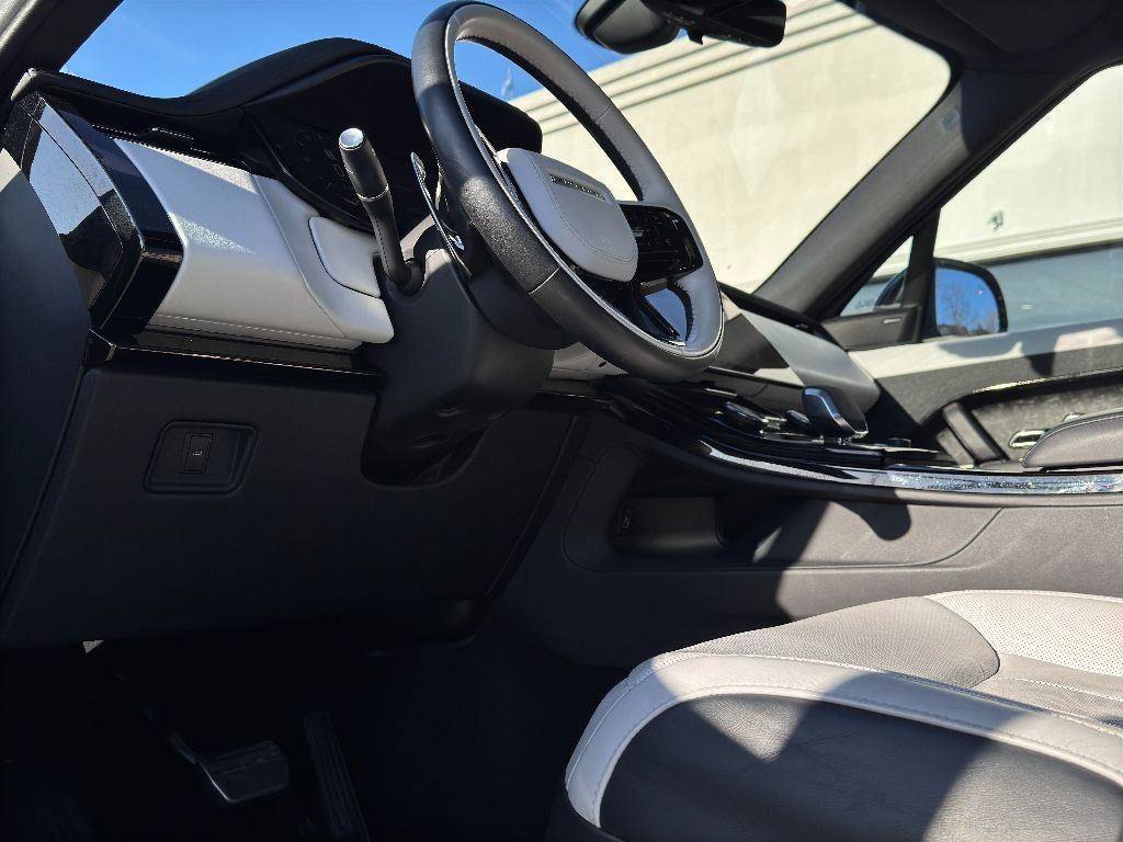 Used 2023 Land Rover Range Rover Sport SE Dynamic image 20