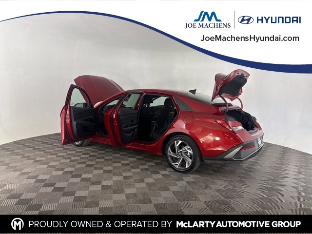Certified 2025 Hyundai Elantra Sport image 17