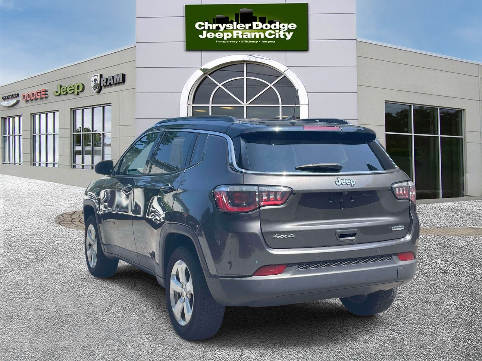 Used 2018 Jeep Compass Latitude w/ Popular Equipment Group AWD/4WD image 8