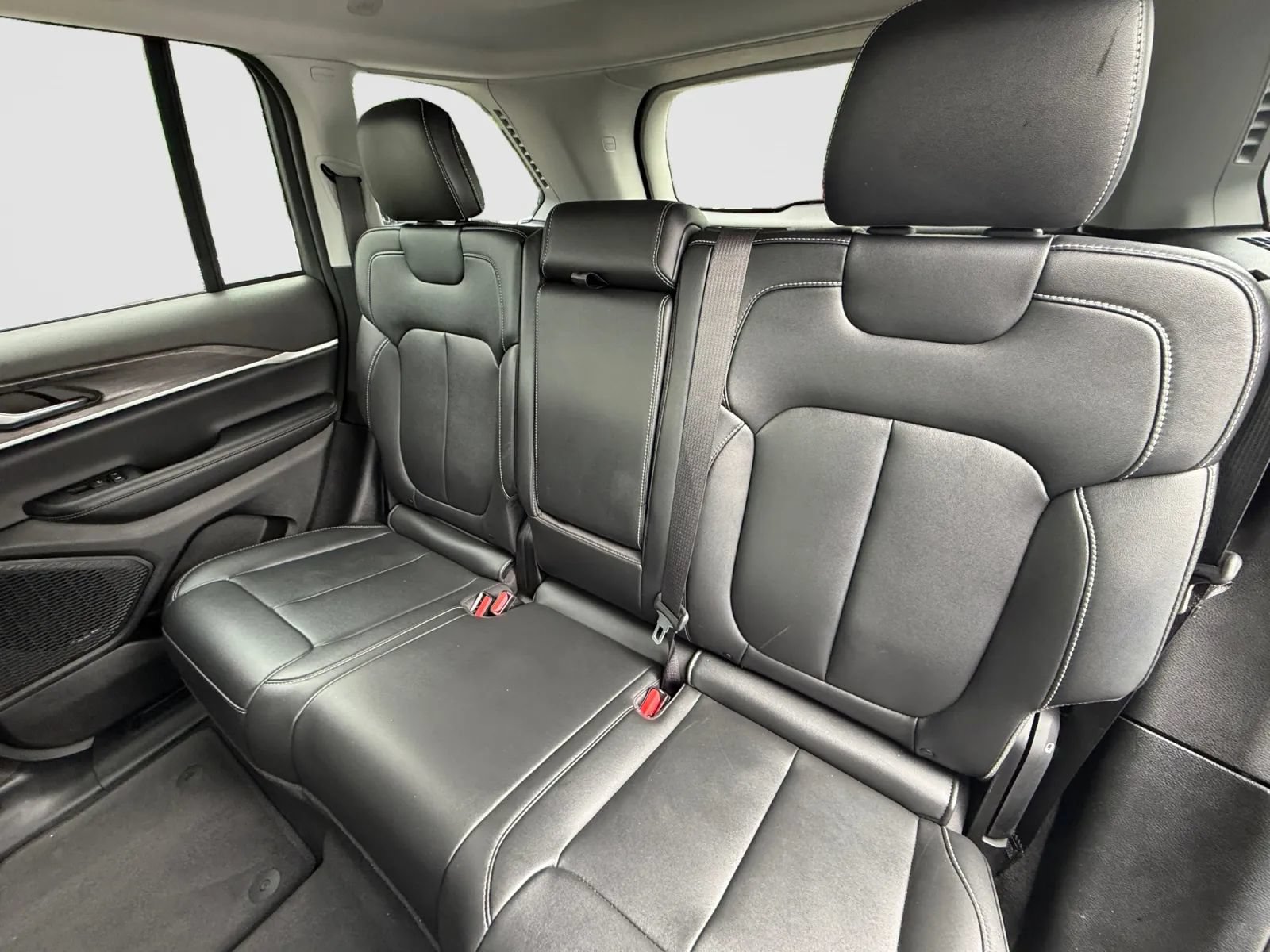 Used 2023 Jeep Grand Cherokee Limited AWD/4WD image 15