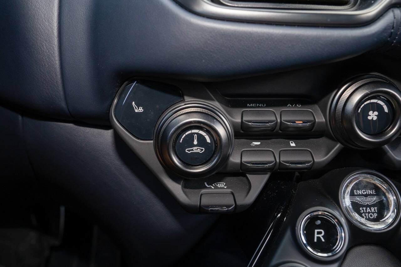 Used 2020 Aston Martin V8 Vantage Coupe RWD image 50