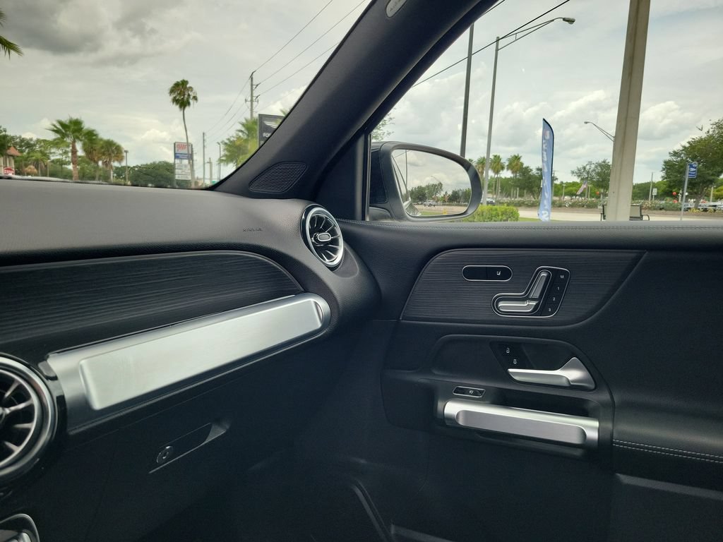 Used 2023 Mercedes-Benz GLB 250 4MATIC image 31
