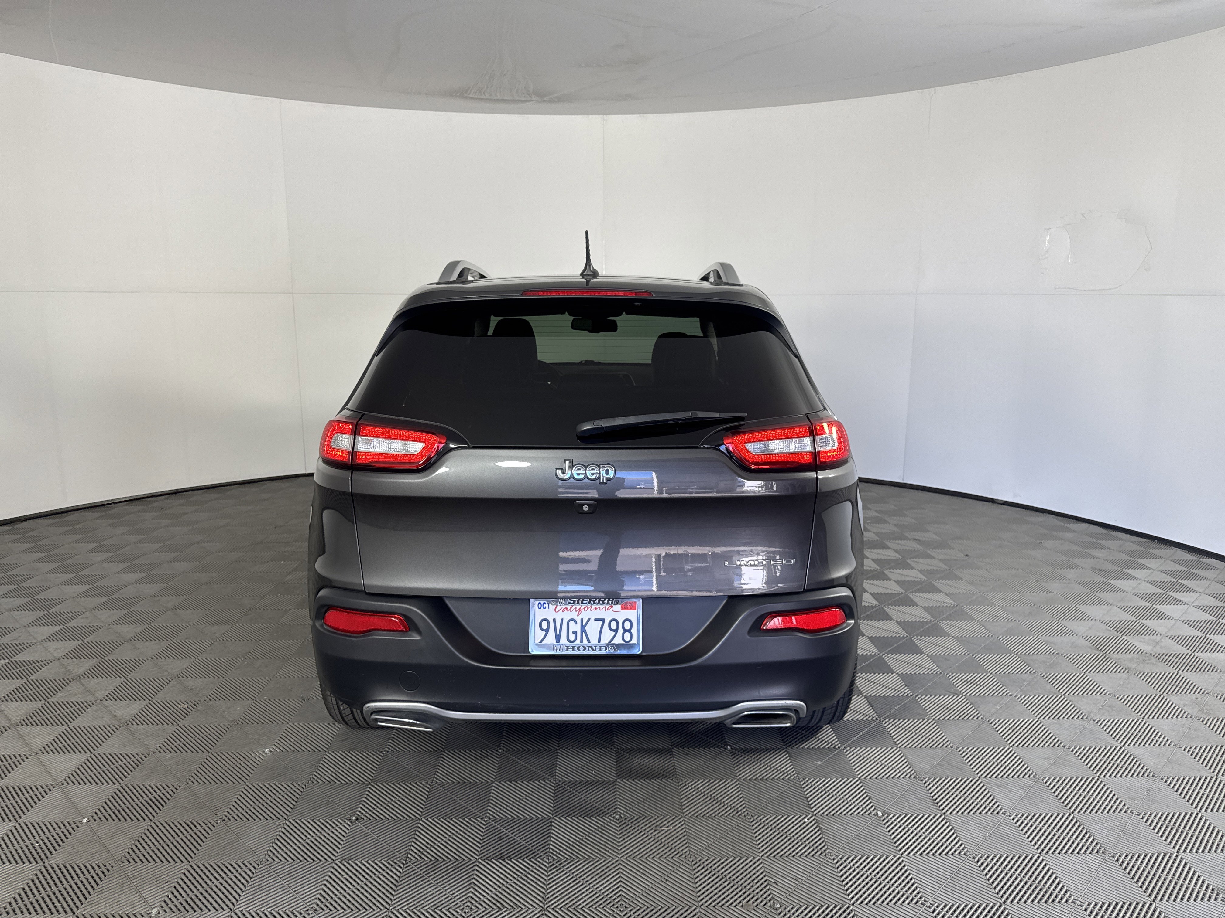 Used 2015 Jeep Cherokee Limited w/ Luxury Group image 5