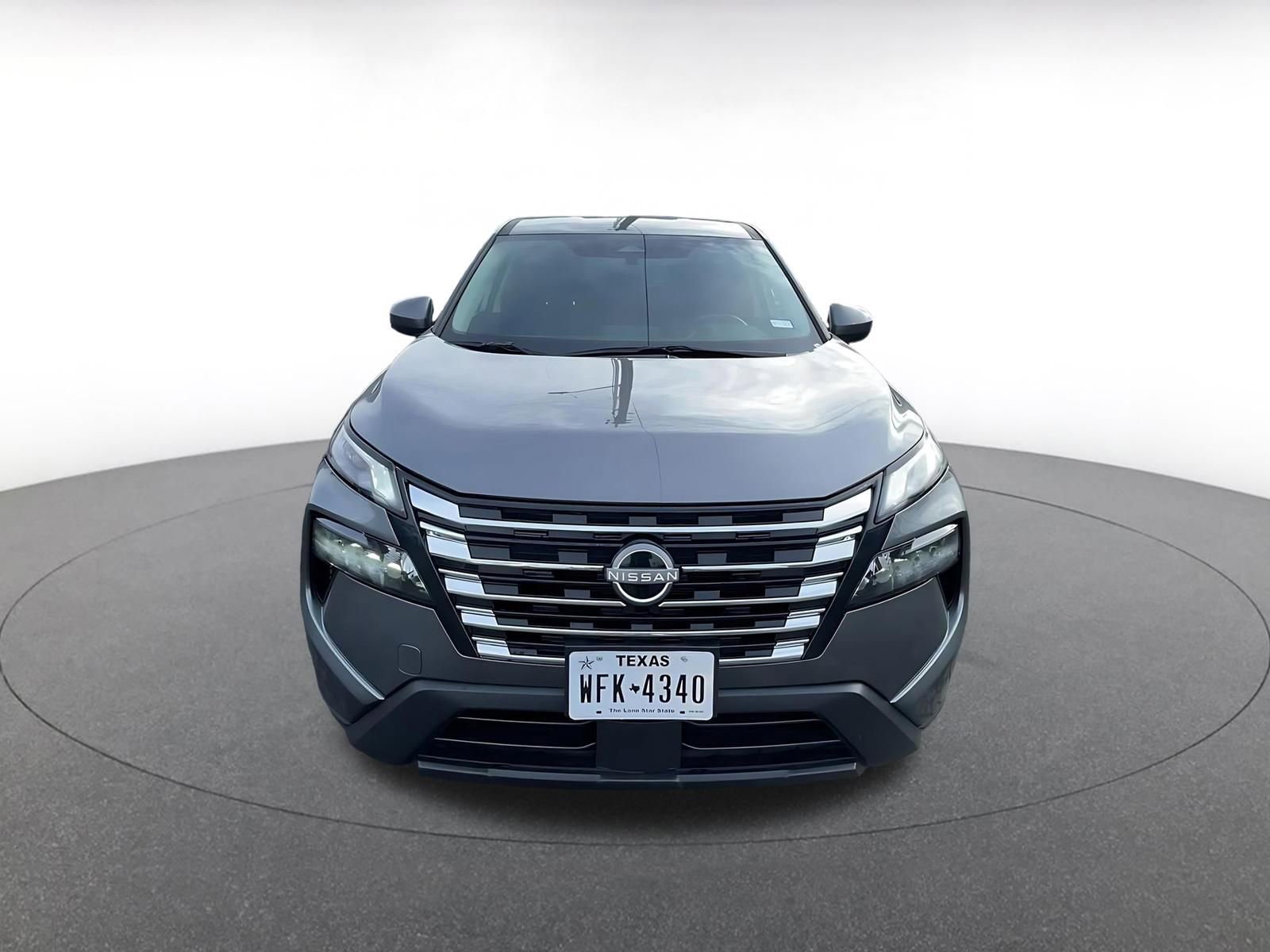 Used 2025 Nissan Rogue SV image 4