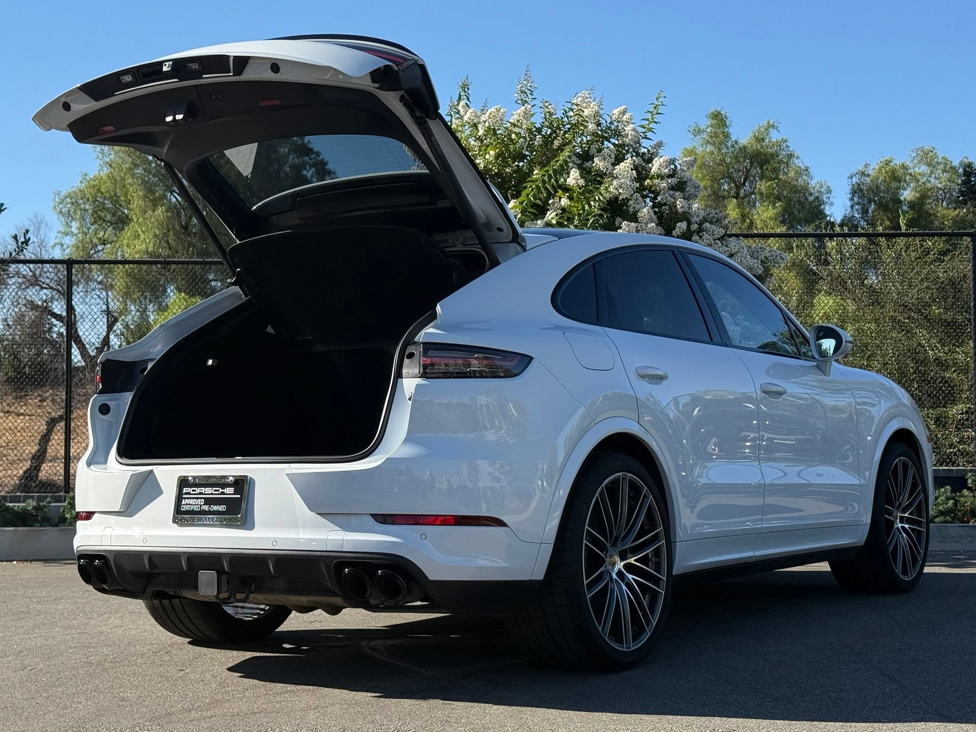Used 2023 Porsche Cayenne Turbo AWD/4WD image 32