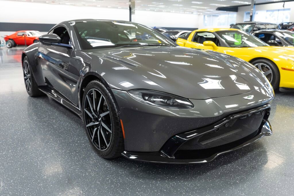 Used 2020 Aston Martin V8 Vantage Coupe image 3
