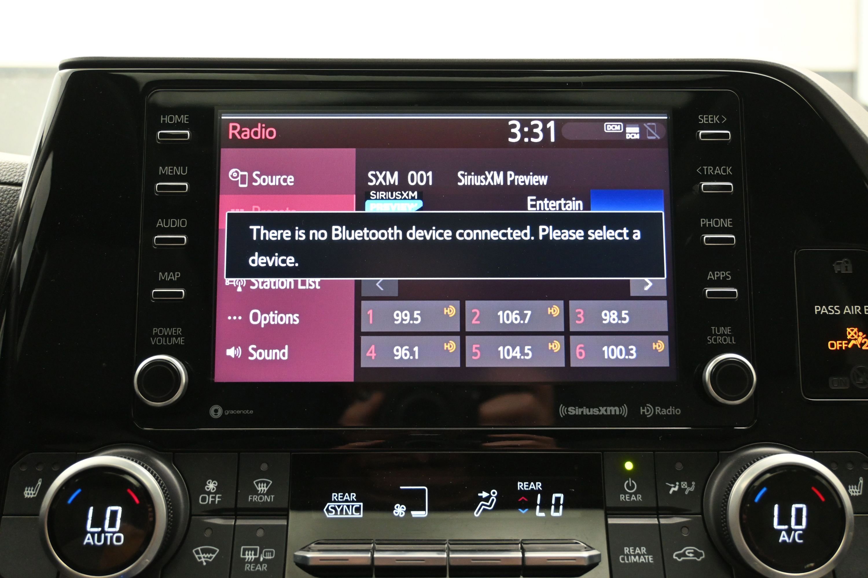 Used 2021 Toyota Highlander XLE AWD/4WD image 34